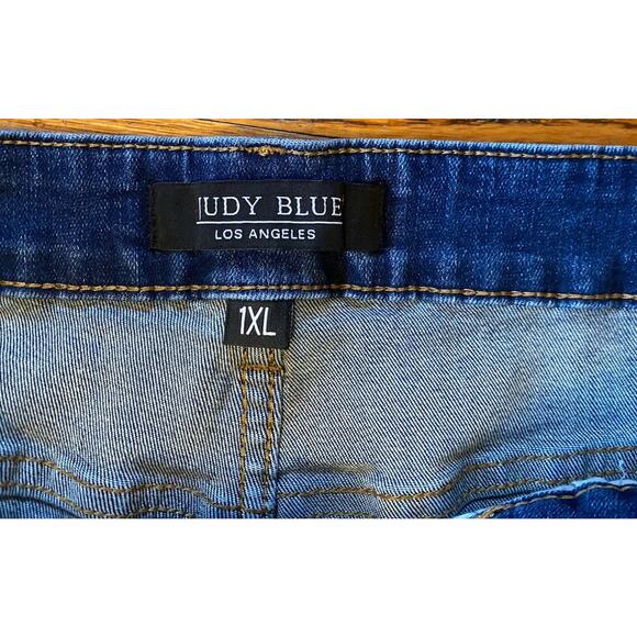 Judy Blue Shorts Womens 1XL, 14W-16W High Rise Blue Dark Wash Splatter - Picture 3 of 6